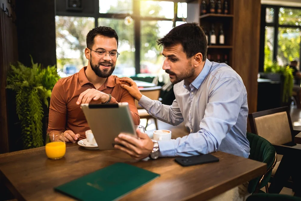 Fractional CMO guiding CEOs, business owners, and marketing teams to prevent stalled growth and deliver scalable leadership